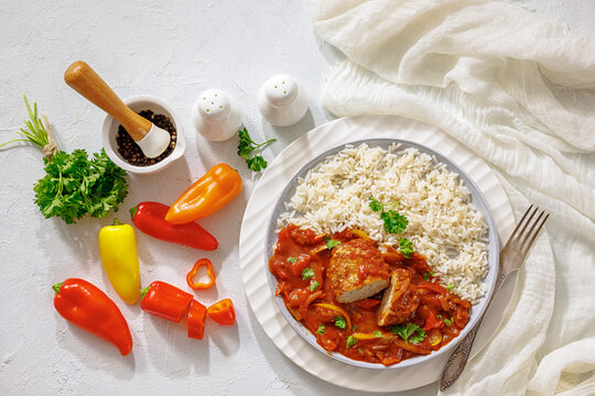 American Ground Meat Patty In Pepper Tomato Sauce