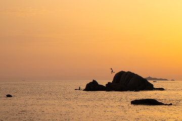 Abendlicher Badespaß im Meer ©  drsg98