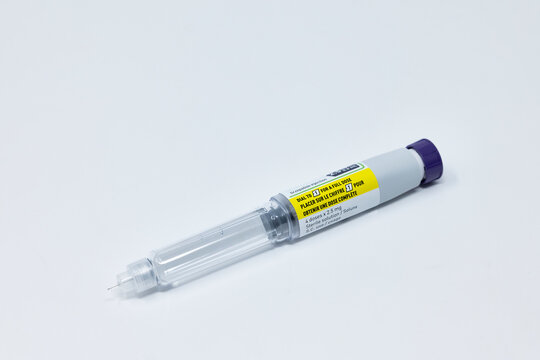 Tirzepatide GLP-1 Injector Pen with Needle and Medication Droplet