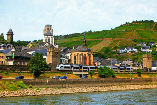 Oberwesel, Rhine River is the perfect starting point for an excursion. It serves as a stop for both Regional Express and Regional Train, running along the Rhine River it give exceptional views