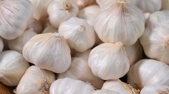 Dried garlic used as a cooking ingredient. Aromatic and flavorful garlic suitable for seasoning, food preparation, and culinary applications. Ideal for healthy food, spices, and kitchen concepts.