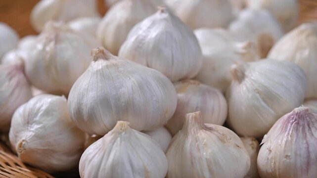Dried garlic used as a cooking ingredient. Aromatic and flavorful garlic suitable for seasoning, food preparation, and culinary applications. Ideal for healthy food, spices, and kitchen concepts.