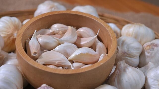 Dried garlic used as a cooking ingredient. Aromatic and flavorful garlic suitable for seasoning, food preparation, and culinary applications. Ideal for healthy food, spices, and kitchen concepts.