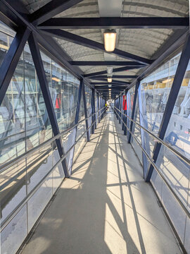 Gangway zu den Kreuzfahrtschiffen am Hafenterminal von Getxo, dem Hafen von Bilbao, im Baskenland in Nordspanien
