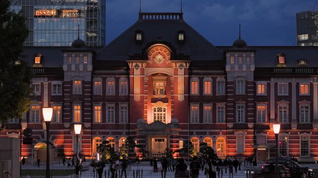 Twilight in Tokyo  :  Illuminated Historic Landmark Symbolizing Tokyo as a Place for People and Vehicles Passing Through  |  Tokyo Station, Marunouchi, Tokyo, Japan
