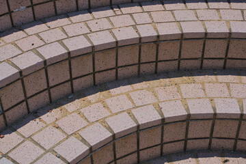 タイルが敷き詰められた曲線の階段 © gorogoroYusuke