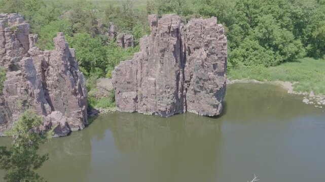 Palisades State Park rock formations and scenic landscape