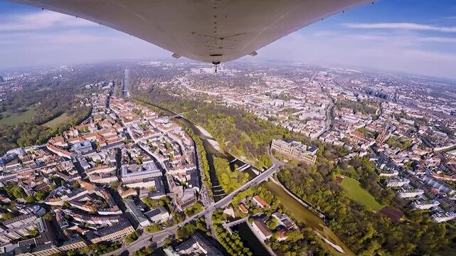 Zeppelinflug &uuml;ber die Isar und den Bayerischen Landtag in M&uuml;nchen