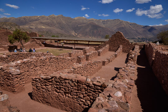 Pikillacta, one of the largest Wari administrative centers ever built outside the Peruvian coast. Rows of small trapezoidal windows and a single stone doorway pierce the massive rammed fieldstone faca