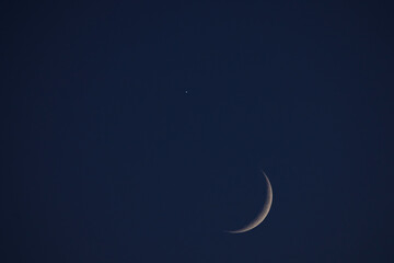 Rencontre entre la Lune et Vénus à la tombée de la nuit © Guillaume boulanger
