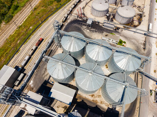Storage silos and railway yard in industrial area during the day © DSMT