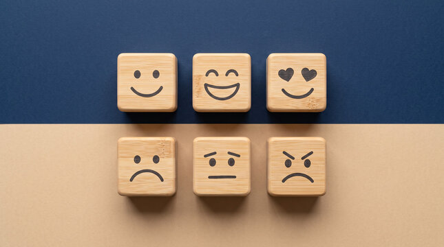 Cubes en bois illustrant diff&eacute;rentes &eacute;motions et niveaux de satisfaction