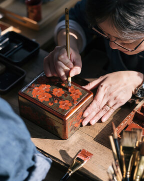 Exquisite Artistry in Traditional Japanese Lacquerware: Intricate Floral Designs and Craftsmanship