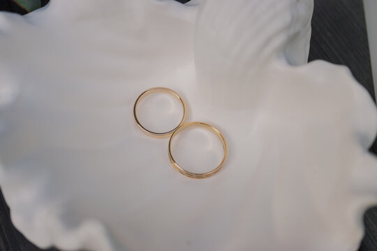 Wedding gold rings in a shell plate