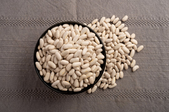 White kidney bean, dry cannellini beans pile