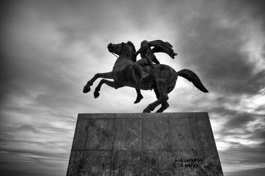 Statue, statue, monument, military leader Alexander the Great on his horse Voukefalas, promenade, black and white, Thessaloniki, Macedonia, Greece
