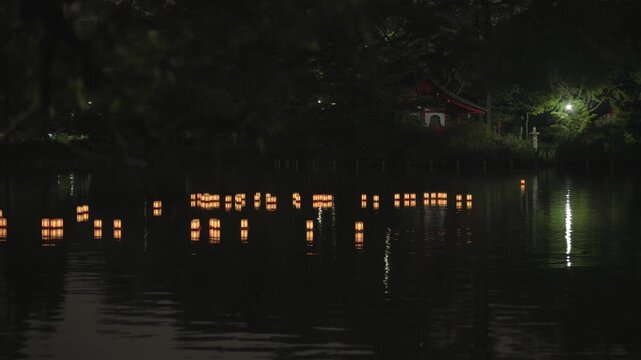 灯籠流し