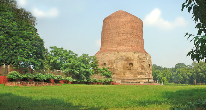 The buddhist  Dhamekh Stupa Waranasi , Sarnath, India