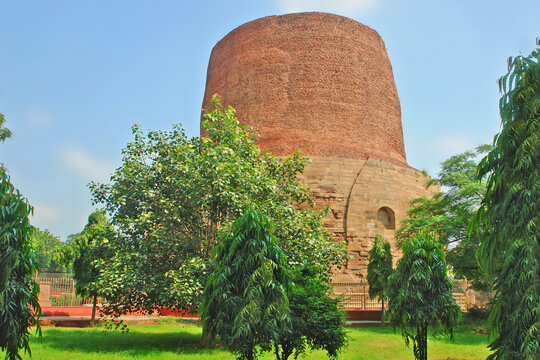 The buddhist  Dhamekh Stupa Waranasi , Sarnath, India