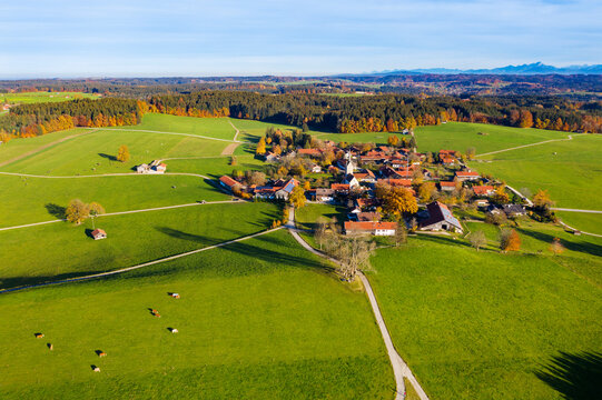 Germany, Bavaria, Upper Bavaria, Alpine foothills, Toelzer Land, Aerial view of Peretshofen, near Dietramszell