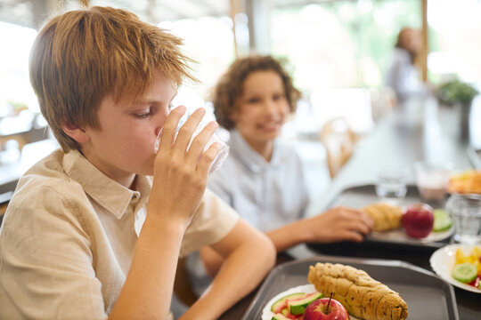 Children enjoying a healthy meal together in a school cafeteria setting