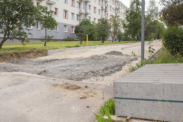 Budowa drogi rowerowej z przygotowanym podłożem przed ułożeniem nawierzchni. © Henryk Guziak