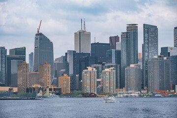Obraz premium Toronto city skyline architecture office towers, modern buildings Ontario lake