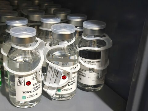 Close up of glass intravenous paracetamol vials stored on a hospital shelf. 