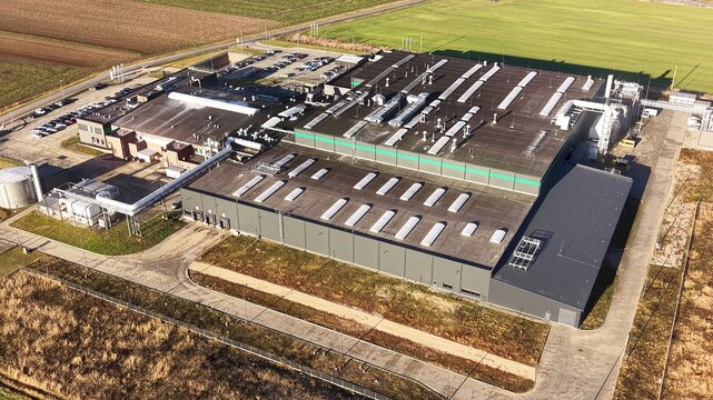 Scalable cloud and AI data center exterior