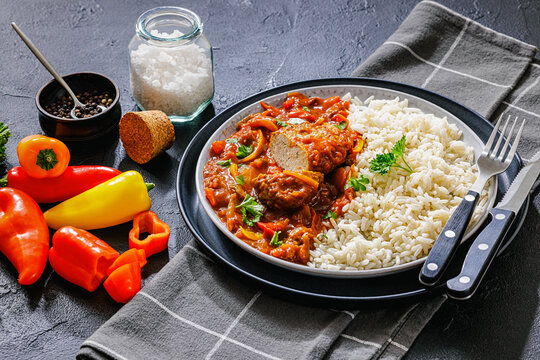 American Ground Meat Patty In Pepper Tomato Sauce