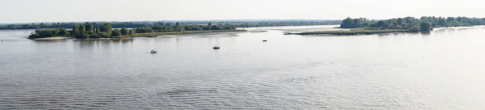 Ne&szlig;sand und Hanskalbsand sind idyllische Elbinseln bei Hamburg