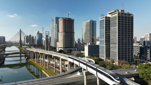 Monorail along Marginal Pinheiros highlights the modern side of S&atilde;o Paulo, connecting urban mobility, transport infrastructure and the dynamic landscape of Brazil&rsquo;s largest metropolis