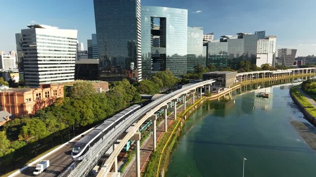 Monorail along Marginal Pinheiros highlights the modern side of S&atilde;o Paulo, connecting urban mobility, transport infrastructure and the dynamic landscape of Brazil&rsquo;s largest metropolis