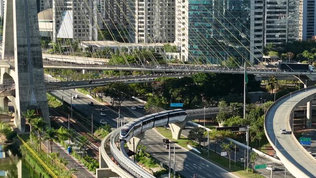 Monorail along Marginal Pinheiros highlights the modern side of S&atilde;o Paulo, connecting urban mobility, transport infrastructure and the dynamic landscape of Brazil&rsquo;s largest metropolis