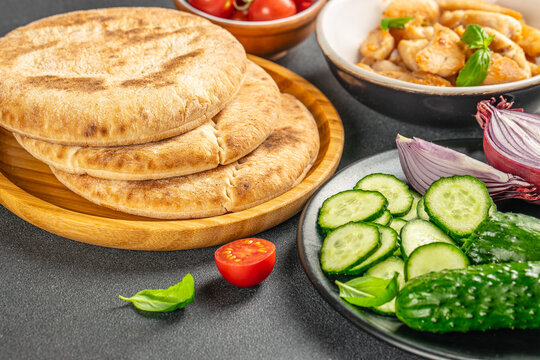 Mediterranean Pita Bread with Chicken and Fresh Vegetables