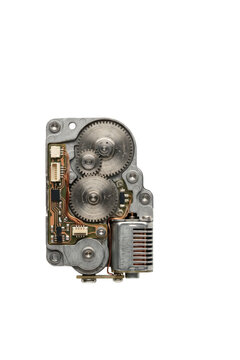 Internal gear mechanism of a precision device