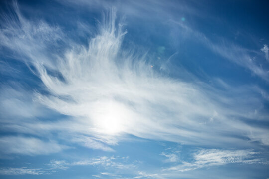 Cyrruswolken vor blauem Himmel