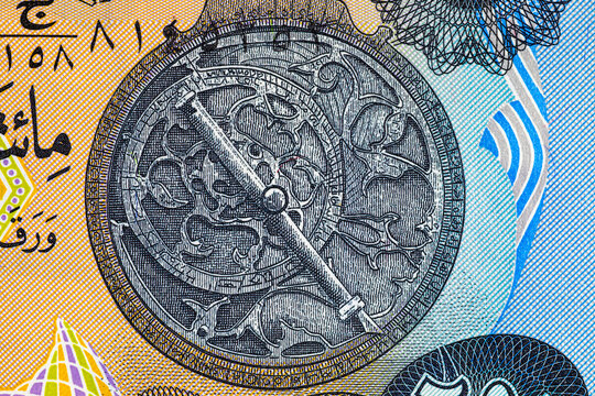 250 Dinars bill featuring an ancient astrolabe, national currency of Iraq.