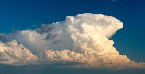 Obraz premium Bright landscape of blue sky with flying white clouds. Colorful summer skyscape