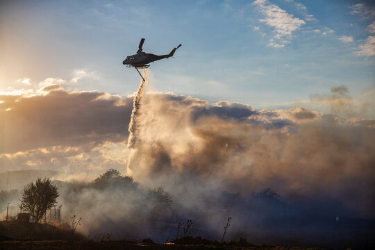 Sunset Firefighting Helicopter Over Oraiokastro Battling Drought‑Driven Flames