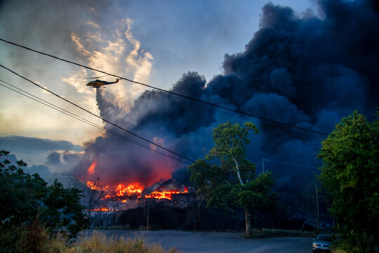 Helicopter Battling Oraiokastro Wildfire Amid Extreme Heat and Drought