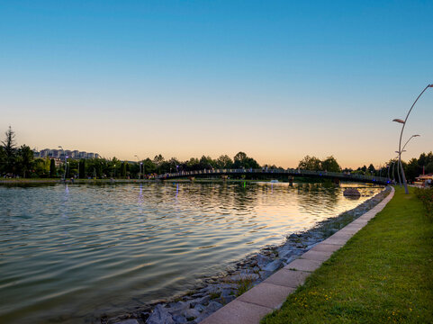 A view of a beautiful nature park and pool in Eskişehir, built as a social living space.