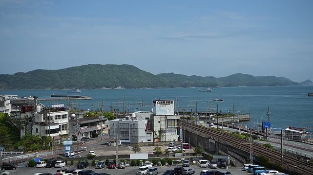 初夏の鳥羽湾沿岸を走る近鉄特急21020系アーバンライナーnext （近鉄 志摩線 鳥羽～中之郷, 2026年4月）