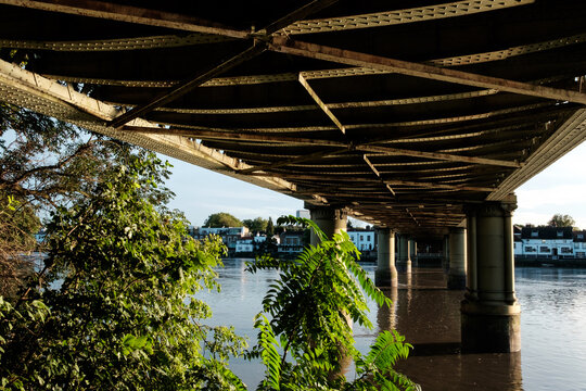 London putney bridge steel structure over river thames