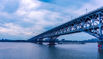 Fototapeta premium Night view of the Nanjing Yangtze River Bridge