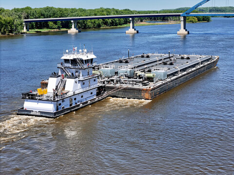Savanna, Illinois May 14, 2026 The Florence Davis tugboat navigating North up the Mississippi river pushing a set of liquid cargo barges
