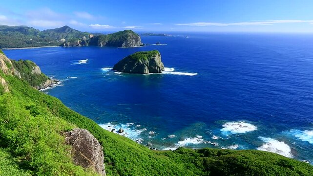 三日月山展望台から烏帽子岩と南島