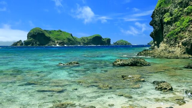 南崎の海岸と鰹鳥島