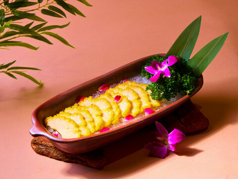 Seafood delicacies: chilled geoduck hot pot side dishes