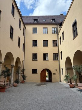 Blick in die Altstadt von Augsburg in Bayern	